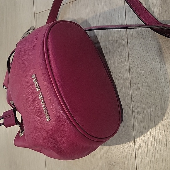 Michael Kors Bucket Bag - Picture 2 of 8